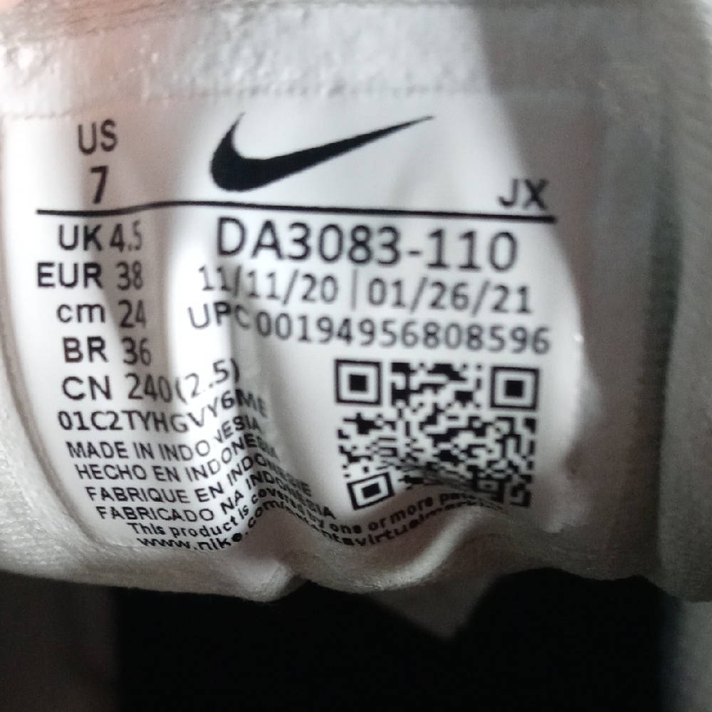 Nike Women’s White Running Shoes with Leopard Print Trim - Picture 2 of 9